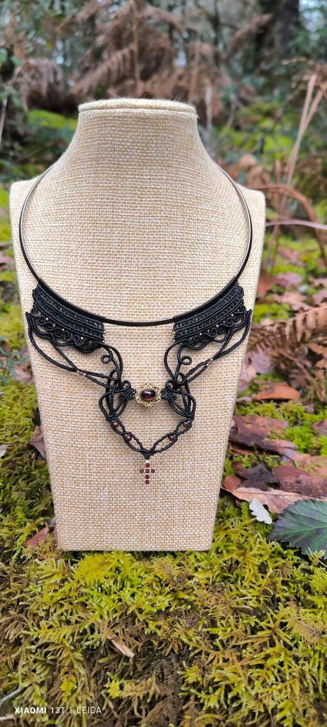 Collier wiccafaë 🔥 torque noir avec grenat 