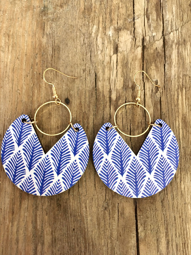 BOUCLES D'OREILLES BOIS "FEUILLES BLEUES" 