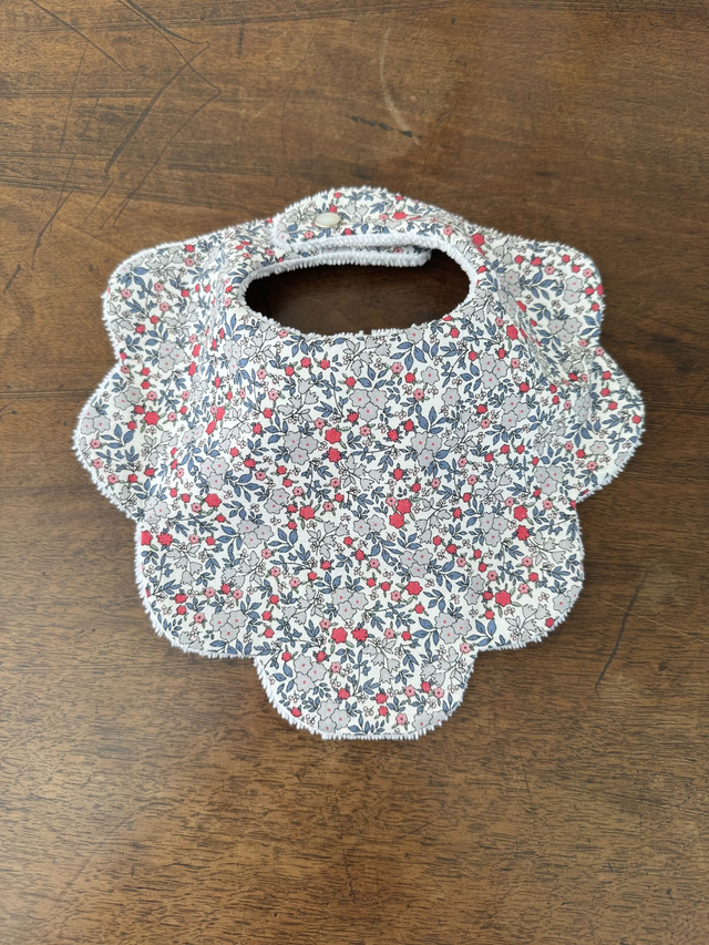 Bavoir fleur bébé fille (0-12 mois)