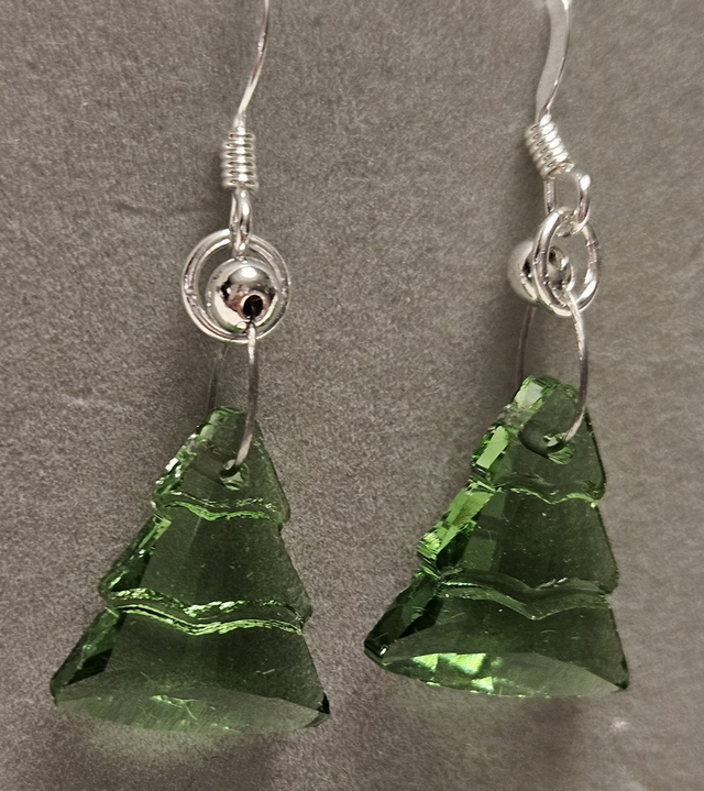 Period crystal trees 