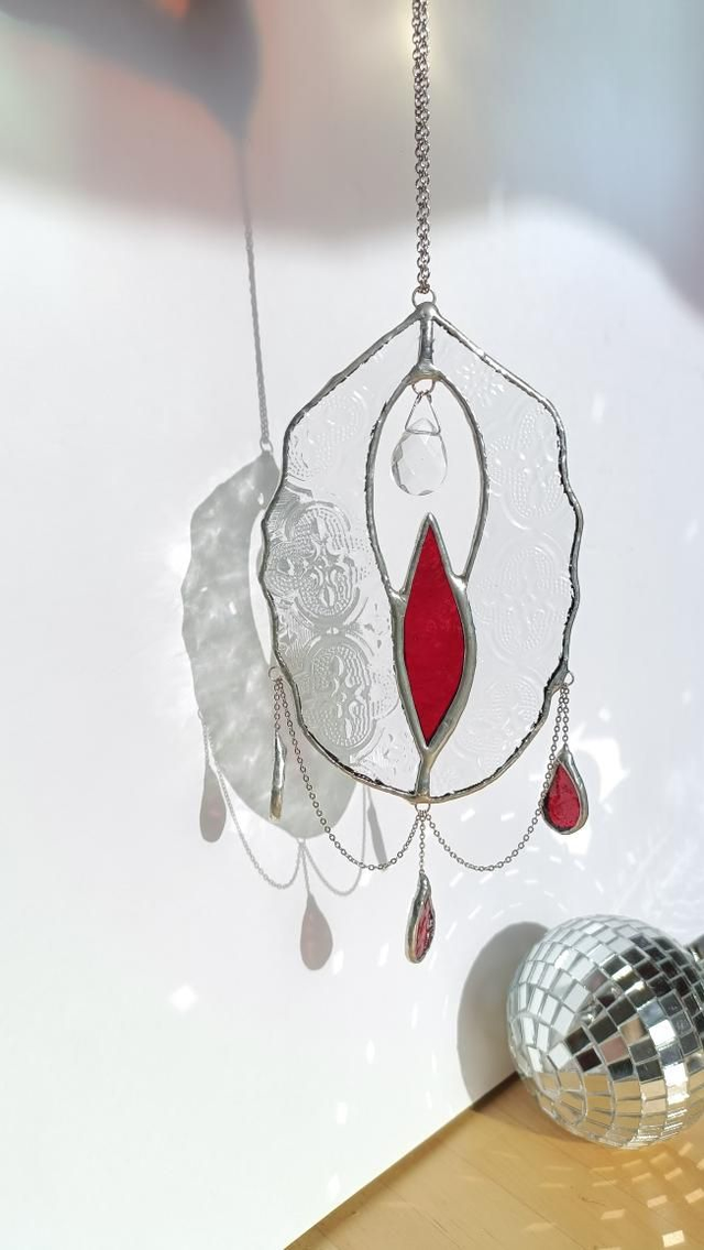 Vulva Queen rouge Cathédrale 