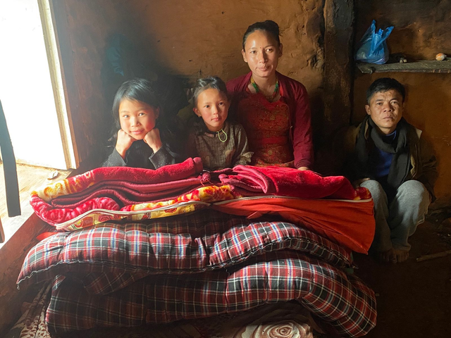 GIFT COMFORTING BLANKETS FOR A FAMILY 