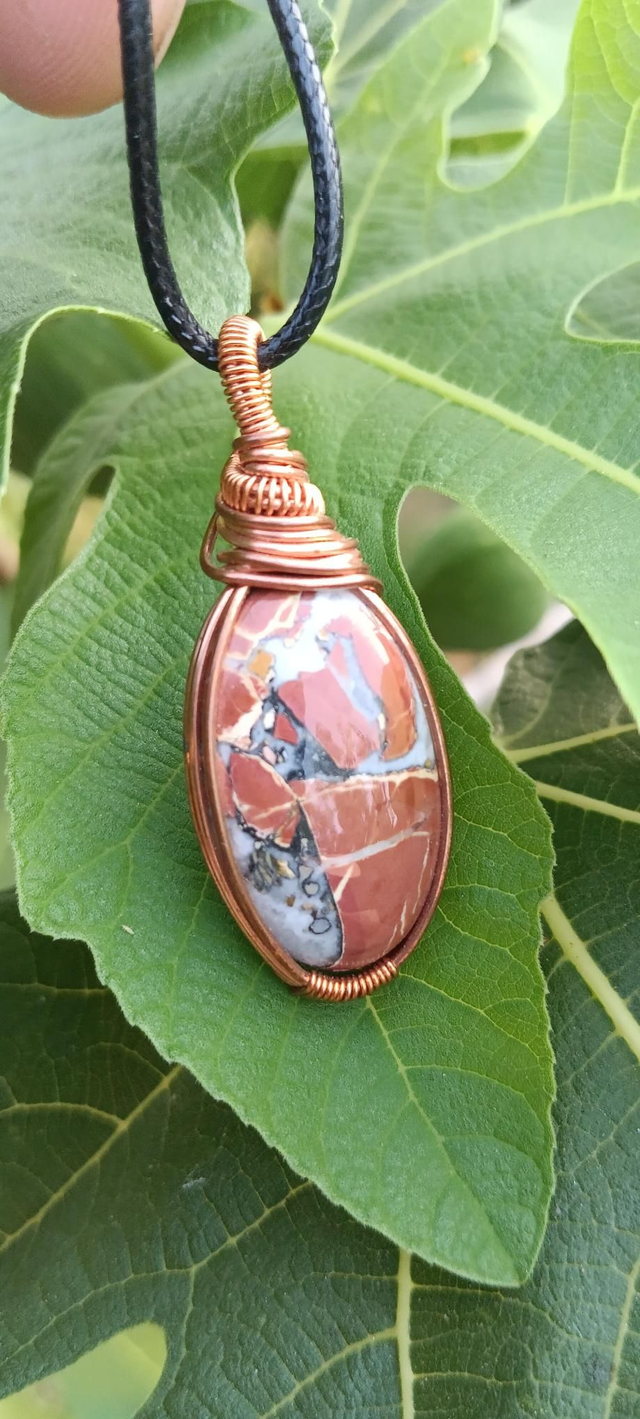 Pendentif jaspe brechique