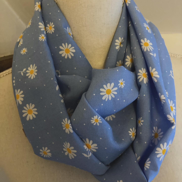 Foulard double marguerites 