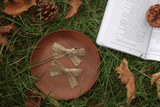 Barrette noeud beige (1 pièce)