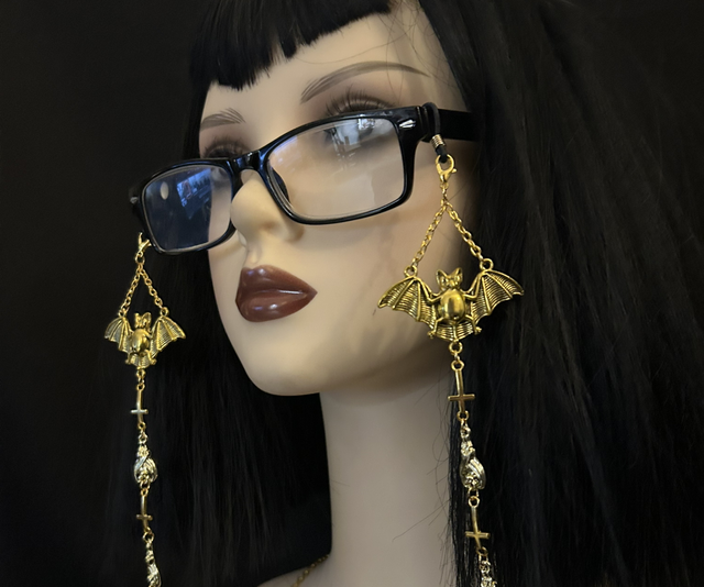 Gold vampire bat glasses chain
