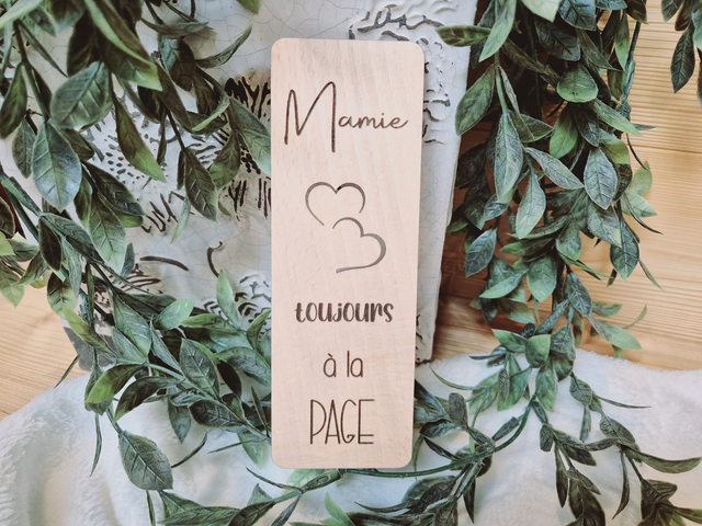 Marque-page en Bois Massif - Hêtre - Modèle &quot;Mamie, à la page&quot;