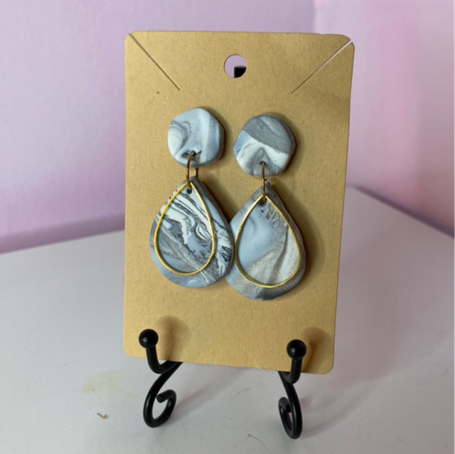 Marble Earrings With Small Gold Teardrop Accessories 