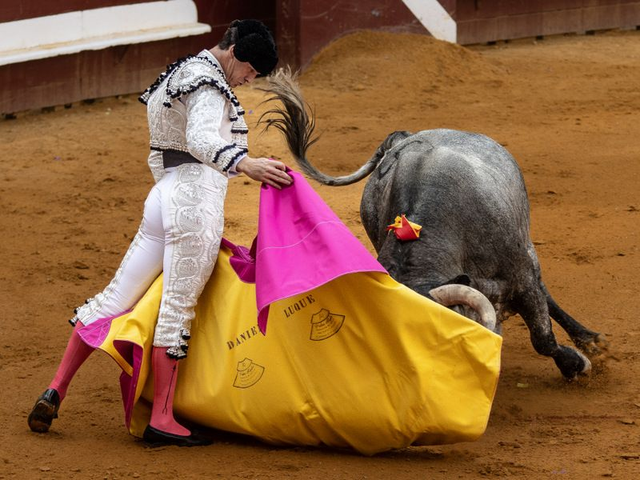 DANIEL LUQUE ENCERRONA 