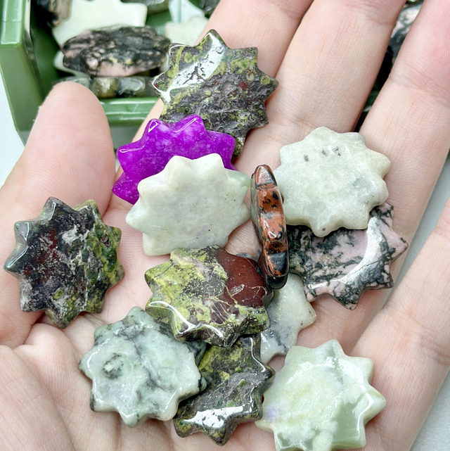 10 x mixed flower carvings 