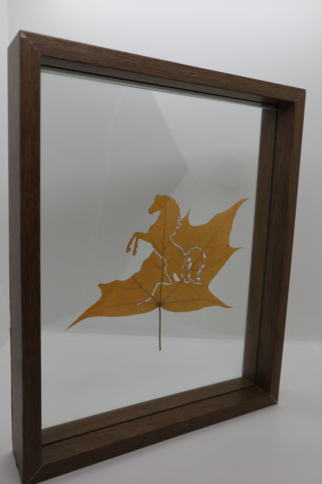 Cheval en Éveil - Sculpture sur Feuille