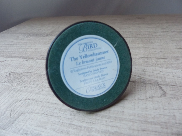 Le Bruant Jaune - Oiseau Décoratif en Résine Peint Main - Collection Country Bird - Vintage Figurine d’Oiseau Champêtre - Décoration Nature