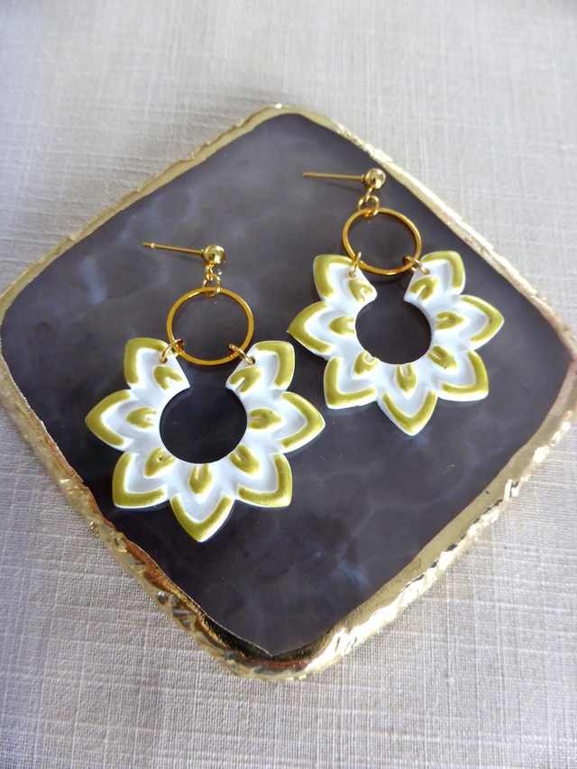 Boucles d'oreilles fleurs - Crème d'or