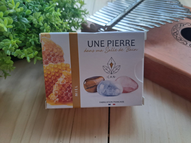 Savon avec pierre surprise à l'intérieur, senteur miel