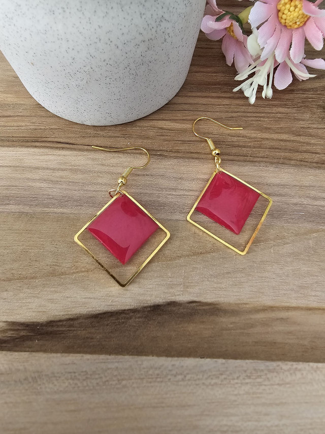 🟨​Boucles d’oreilles &quot;Carré d&#039;Or&quot; – Résine Givrée &amp; Laiton Doré🟨