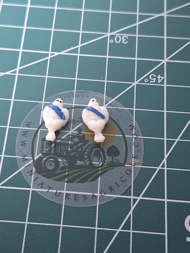 Lot de deux bibendum 15mm réalisations en resine bi01