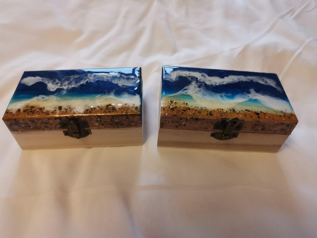 Small boxes with resin seascape design