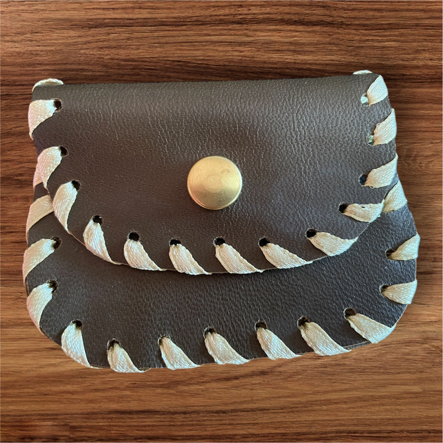 Pochette à chapelet en cuir kaki