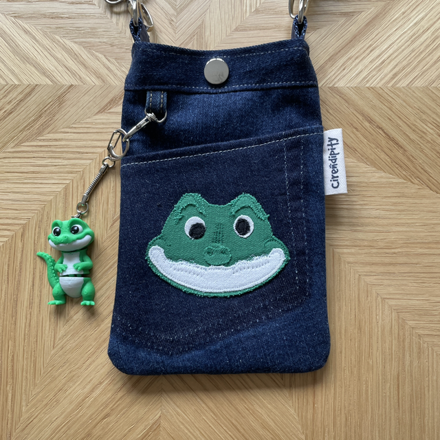 Snappy crocodile phone pouch 