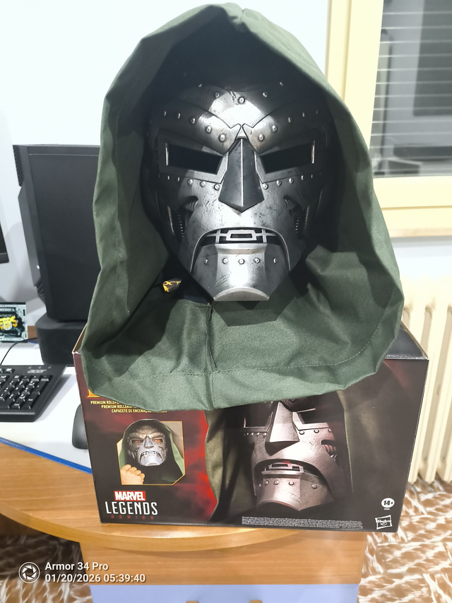 casco dr. doom avengers legends marvel