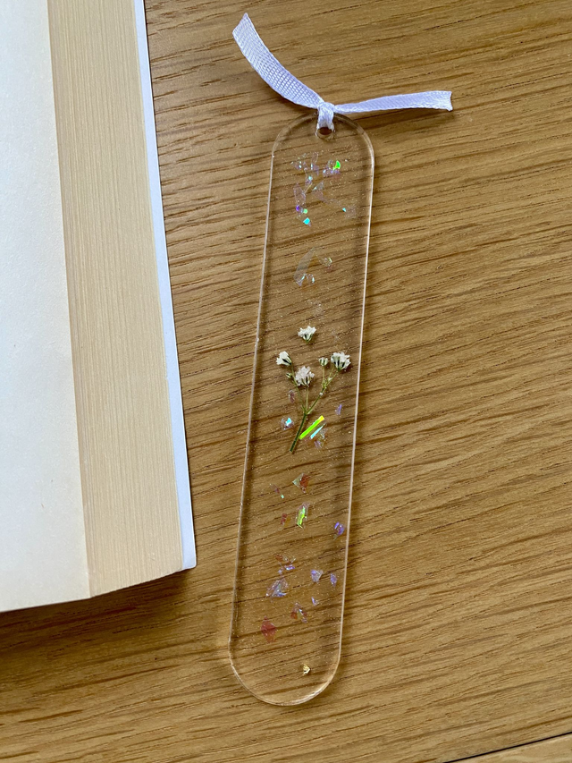 Marque page arrondi - gypsophile et flocons blancs