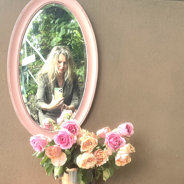 Rosa ovaler Spiegel facettiert