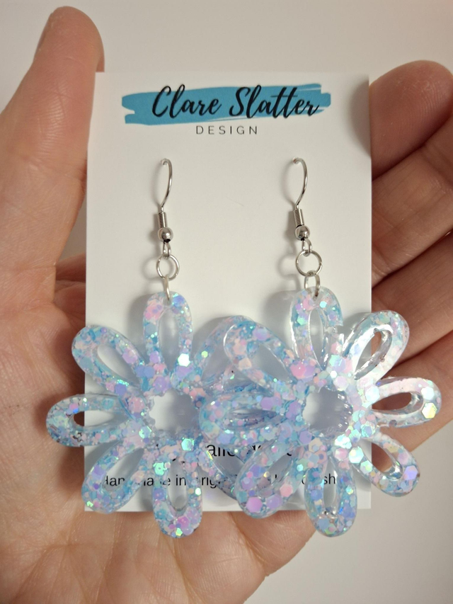 Resin daisy flower glitter dangly earrings