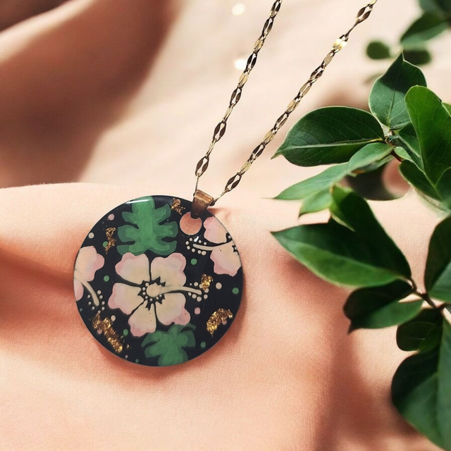 Collier dessiné Flora acier inoxydable pêche et vert