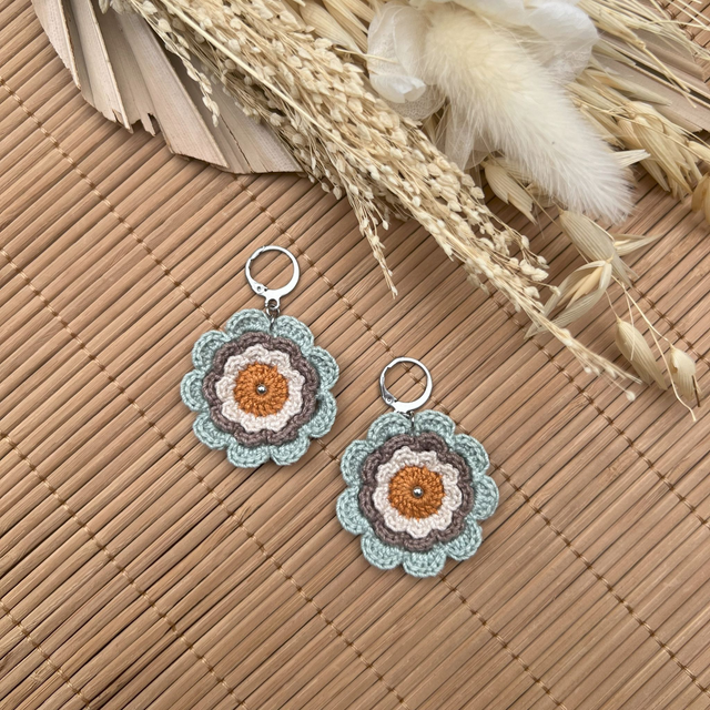 Boucles d’oreilles fleurs Corolles ~ L ~ Ocre / Vert d&#039;eau