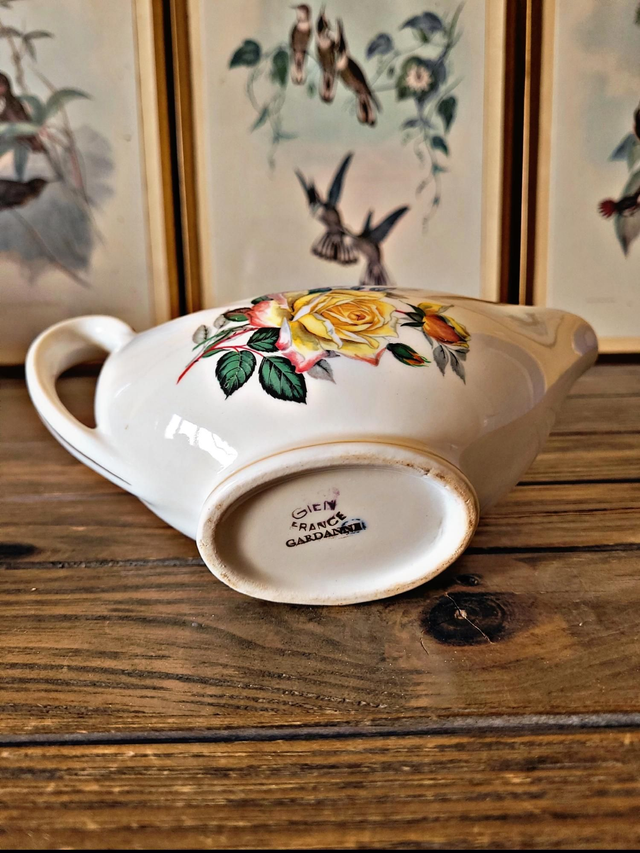 Saucière Gien Gardanne, roses couleur jaune, faïence vintage