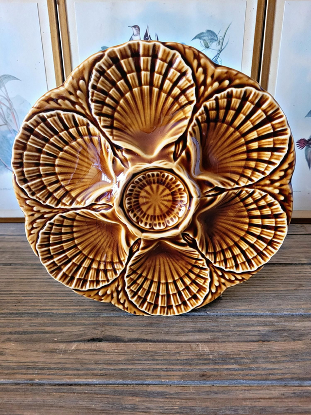 Assiette à huîtres barbotine Sarreguemines, marron