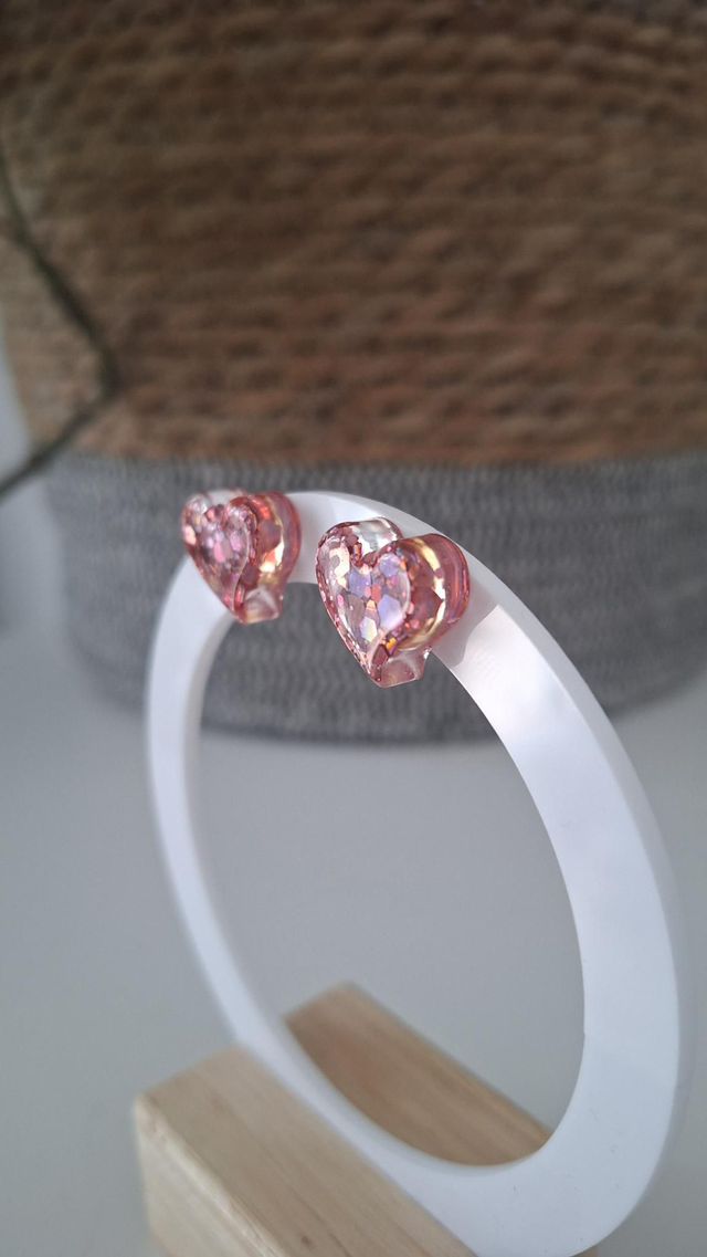 Puces d&#039;oreilles cœurs asymétriques paillettes roses