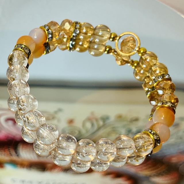 Golden Whisper Armband – Beige &amp; Goudkleurige Kralen | Handgemaakt &amp; Elegant