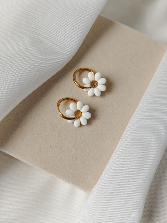 Daisy Glow kolekcija - BELA (na srebrnem obroču)