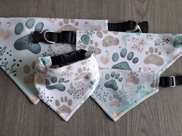 collier bandana pattes fond blanc
