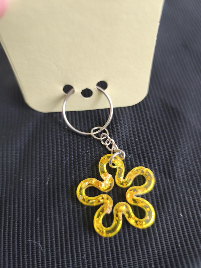 Porte-clé fleur feuilles d'or