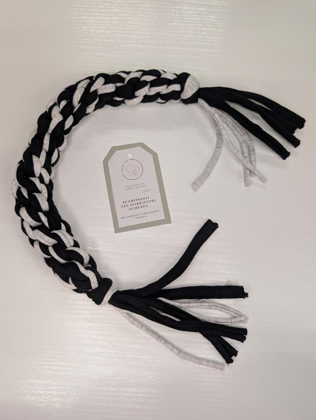 Nami twisti vetolelu, 🖤🩶