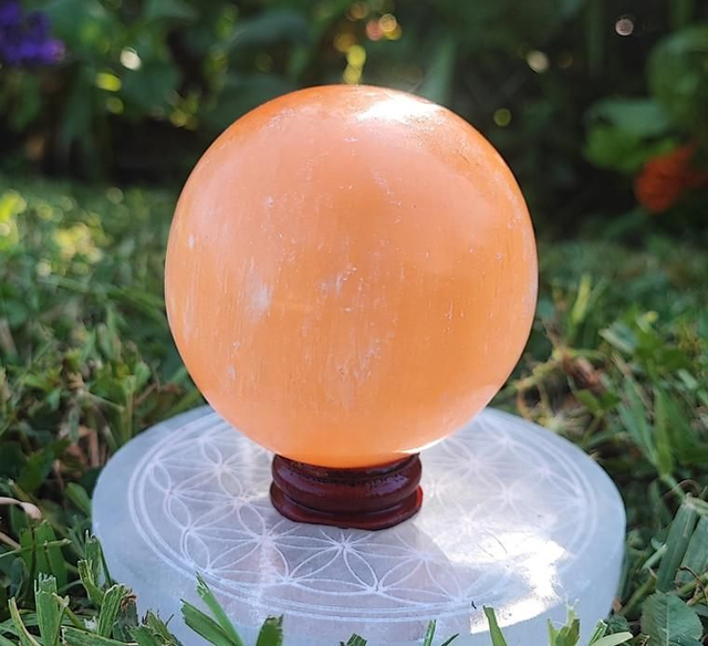 Sphère Sélénite orange 70mm