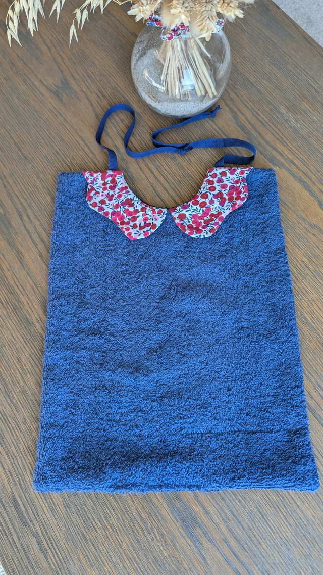 Grand bavoir avec col