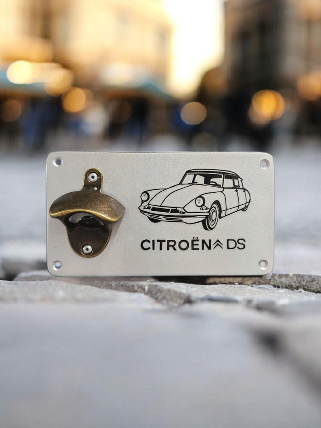 Décapsuleur mural Citroën DS