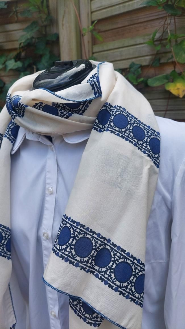 Foulard beige et bleu à motif