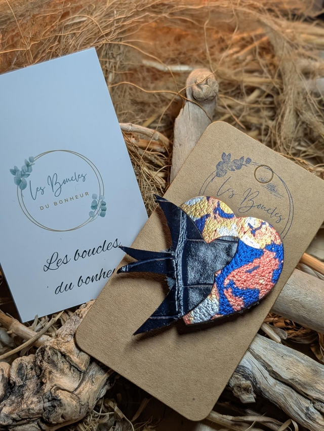 Broche coeur hirondelle marine dorée b021