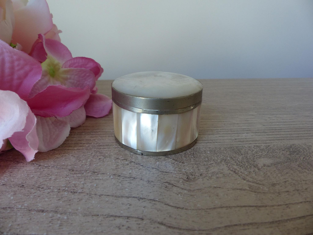 Boite à bijoux ronde en nacre métal couleur argent, pilulier coquillage, boite à bijoux vintage, boite à bagues alliances, tabatière, cadeau