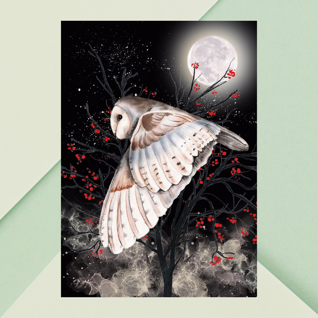 Impression Hibou en Vol dans une Nuit Étoilée Illuminée par la Lune -Deco Nocturne / Flying Owl in a Moonlit Starry Night Print - Nocturnal Decor