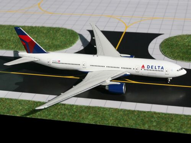 Delta B777-200ER (N701DN), 1:400