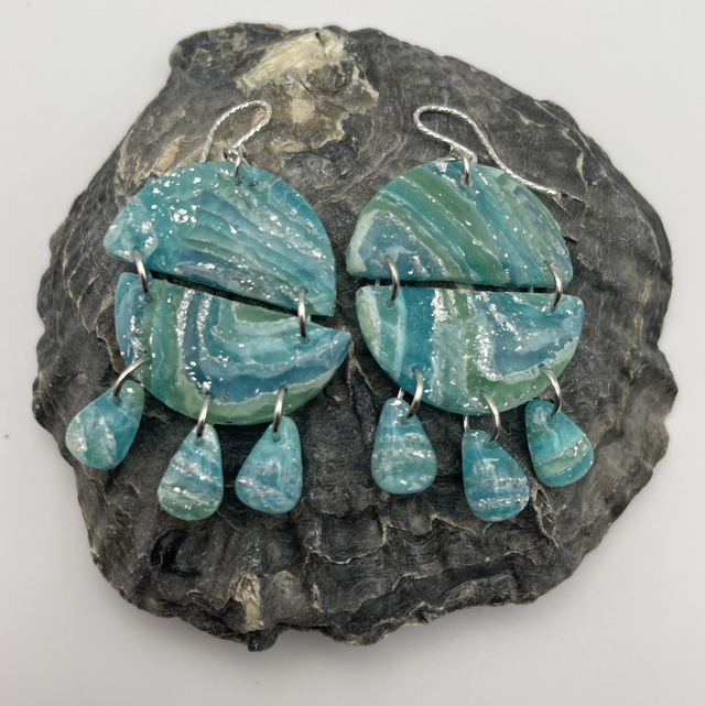 Sea foam droplet dangles 