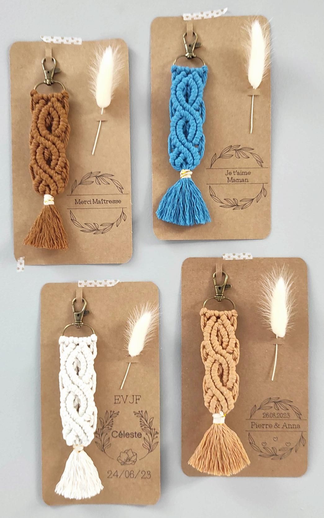 Porte clé en macramé chocolat - carton personnalisable