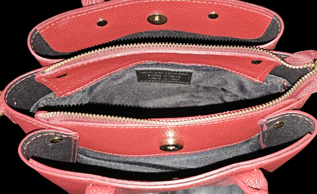 SAC A MAIN CUIR VACHETTE ROUGE AVEC POIGNETS ET SANGLE