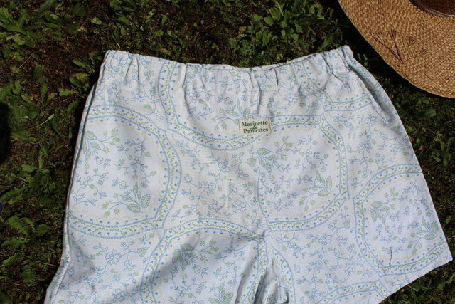 Short upcyclé blanc, bleu, vert - Taille 2