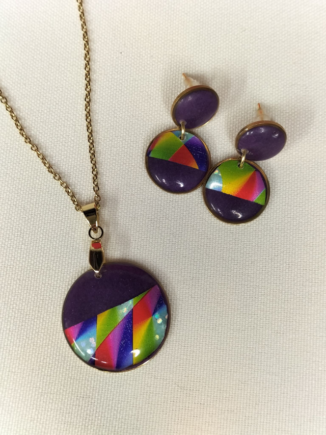 Parure violette, boucles d'oreilles et pendentif